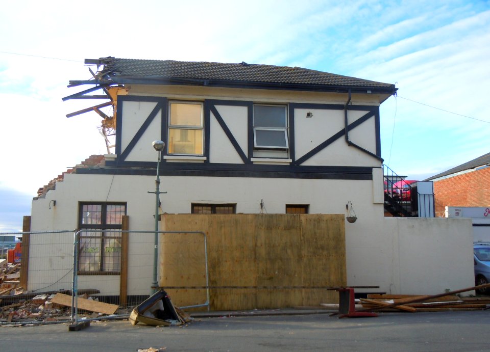 Demolition of Harbour View pub, Junction of Wellington Road (A259) and Camden Road, Portslade (November 2015) (11)