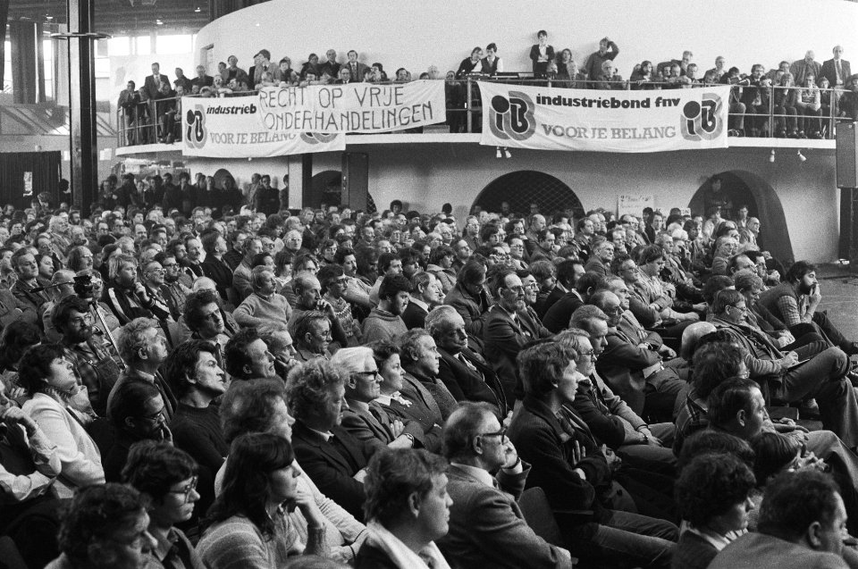 Demonstratieve kadervergadering van Industriebond FNV in Dronten tegen mogelijke, Bestanddeelnr 931-9432