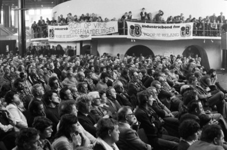 Demonstratieve kadervergadering van Industriebond FNV in Dronten tegen mogelijke, Bestanddeelnr 931-9432