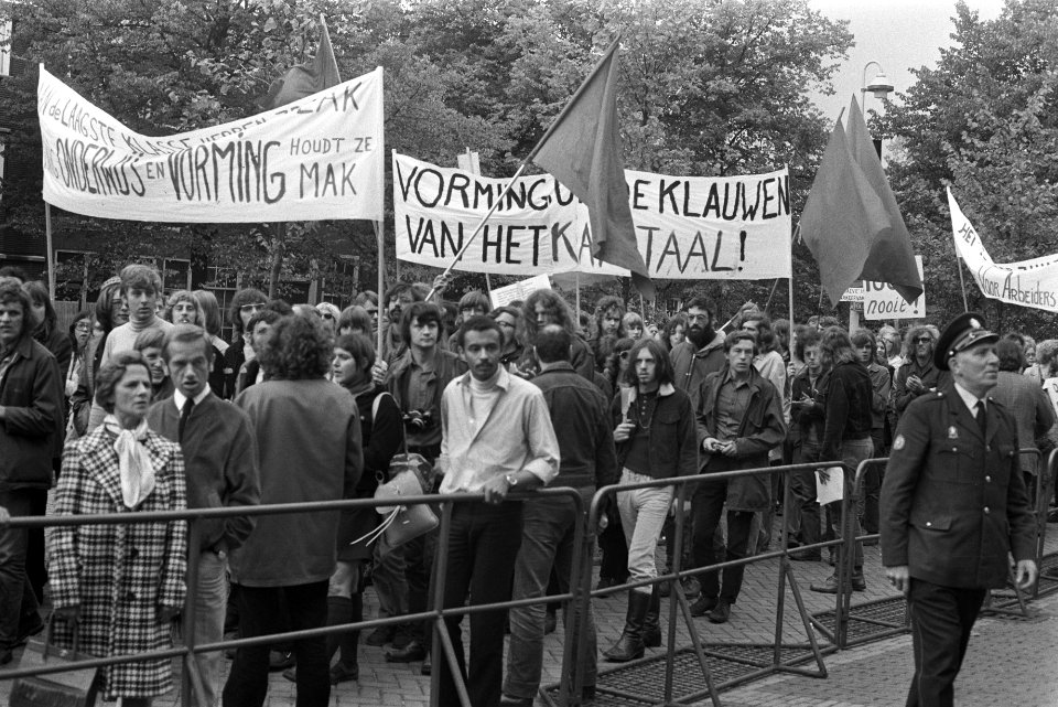 Demonstratie tegen onderwijsbeleid van kabinet Biesheuvel in Den Haag, Bestanddeelnr 924-9741