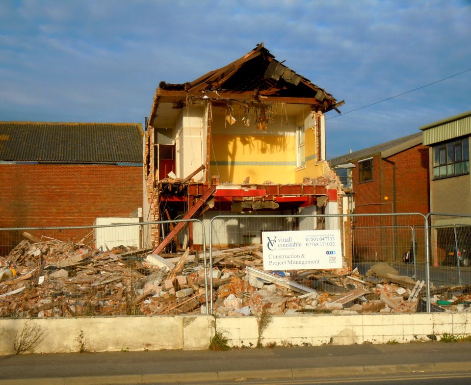 Demolition of Harbour View pub, Junction of Wellington Road (A259) and Camden Road, Portslade (November 2015) (5)