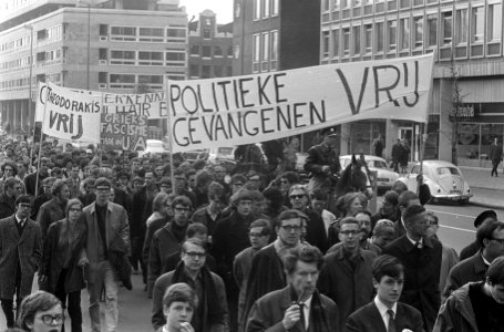Demonstratie tegen Grieks bewind van Asva-demonstranten met spandoeken, Bestanddeelnr 920-3070