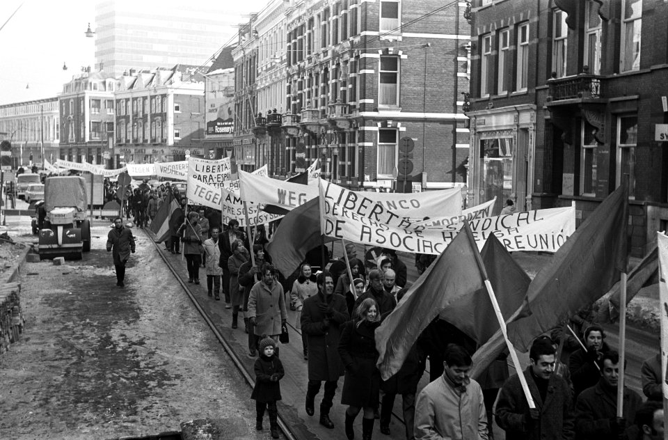 Demonstratie tegen Franco bewind in Spanje, in Amsterdam, Bestanddeelnr 922-1062
