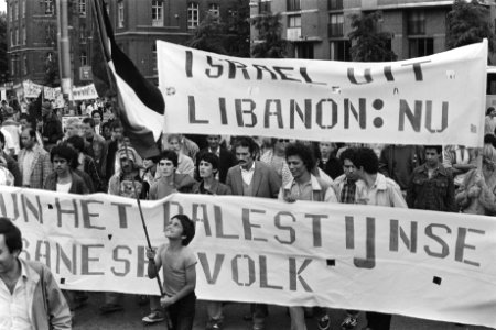 Demonstratie tegen Israel i.v.m. oorlog in Libanon, in Amsterdam, Bestanddeelnr 932-2489