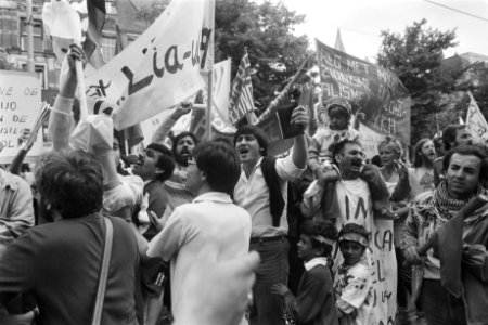 Demonstratie tegen Israel i.v.m. oorlog in Libanon, in Amsterdam, Bestanddeelnr 932-2490