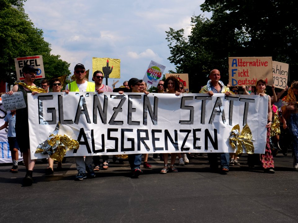Demonstration against a Demonstration of the AfD party in Berlin at 27 May 2018 06