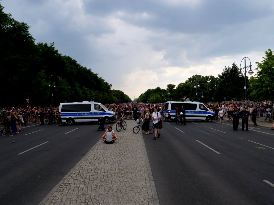 Demonstration against a Demonstration of the AfD party in Berlin at 27 May 2018 02