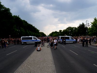 Demonstration against a Demonstration of the AfD party in Berlin at 27 May 2018 02