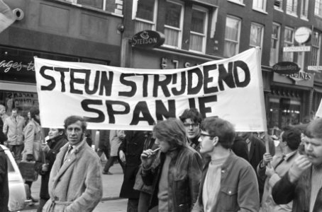 Demonstratie tegen Franco-bewind in Spanje in Amsterdam de demonstratie, Bestanddeelnr 922-0646