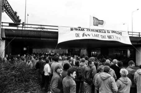 Demonstratieve werkonderbreking van bouwvakkers in de Bijlmermeer in verband met, Bestanddeelnr 932-0171