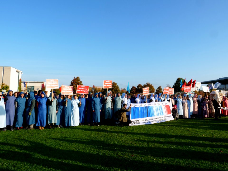 Demonstration at Platz der Republik at Rebellion Week Berlin 2019-10-09 06