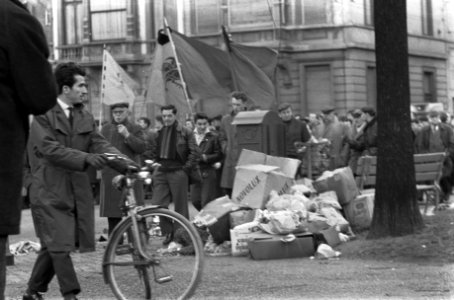 Demonstraties in Luik tegen de Eenheidswet, demonstranten trekken door Luik, Bestanddeelnr 911-9341