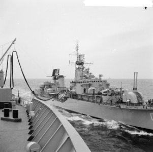Demonstratietocht H.M. Poolster , jager koningin Juliana Amsterdam zoogt de Po, Bestanddeelnr 918-1302