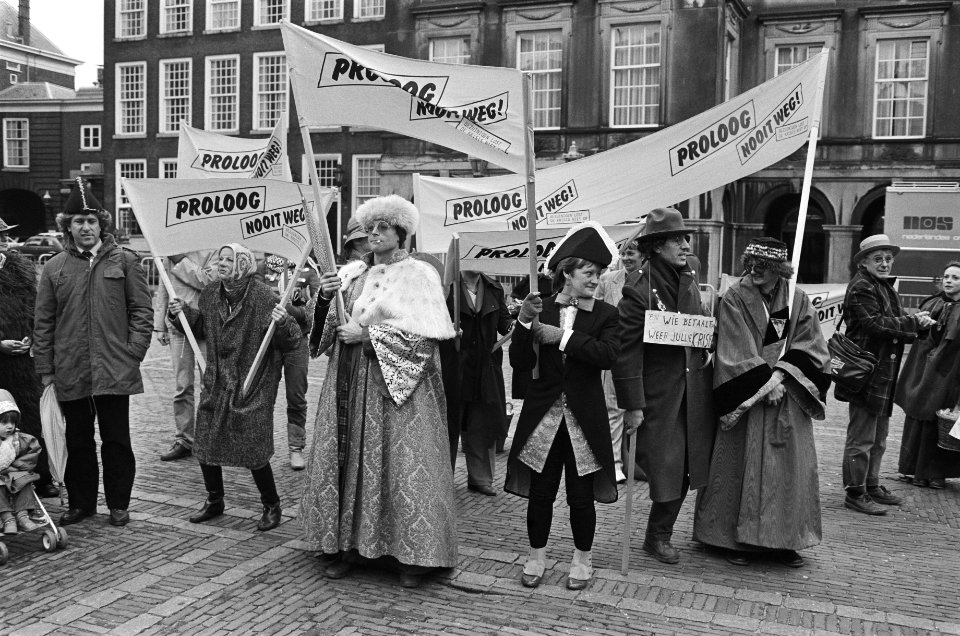 Demonstraties, acteurs, spandoeken, kostuums, Bestanddeelnr 932-4117