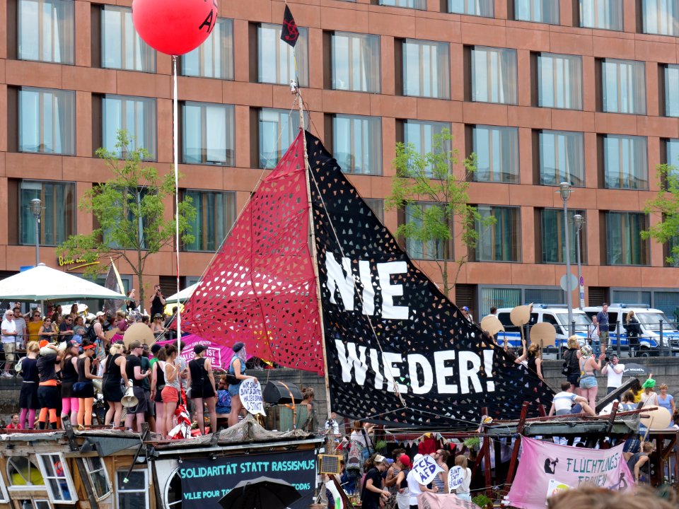 Demonstration against a Demonstration of the AfD party in Berlin at 27 May 2018 03