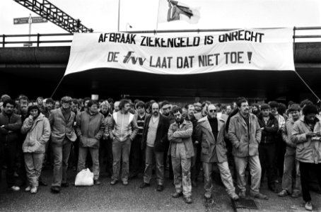 Demonstratieve werkonderbreking van bouwvakkers in de Bijlmermeer in verband met, Bestanddeelnr 932-0170
