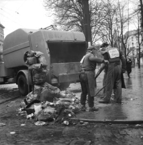 Demonstraties in Brussel tegen de Eenheidswet, stakers trekken door Luik, Bestanddeelnr 911-9368