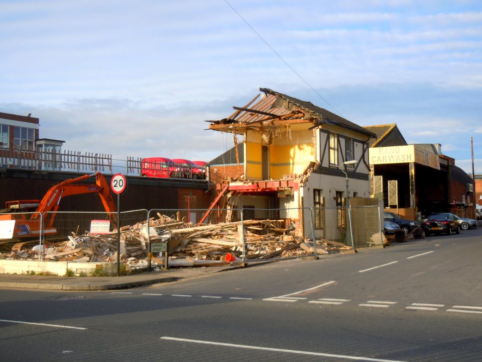 Demolition of Harbour View pub, Junction of Wellington Road (A259) and Camden Road, Portslade (November 2015) (6)