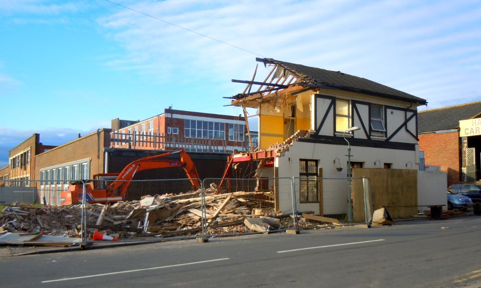 Demolition of Harbour View pub, Junction of Wellington Road (A259) and Camden Road, Portslade (November 2015) (1)