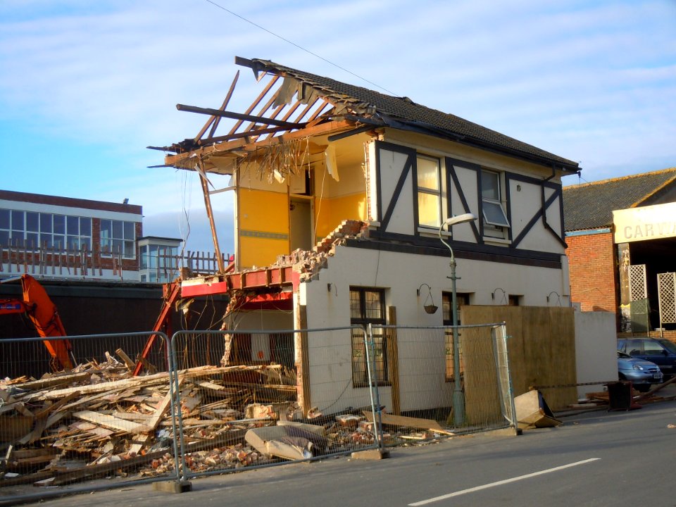 Demolition of Harbour View pub, Junction of Wellington Road (A259) and Camden Road, Portslade (November 2015) (8)