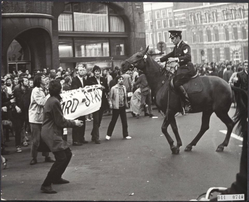 Demonstraties, studenten, politie, Munt, Bestanddeelnr 044-0740