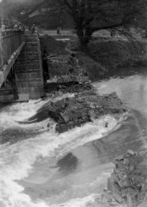 Demolition of the old Irfon bridge (1294180)