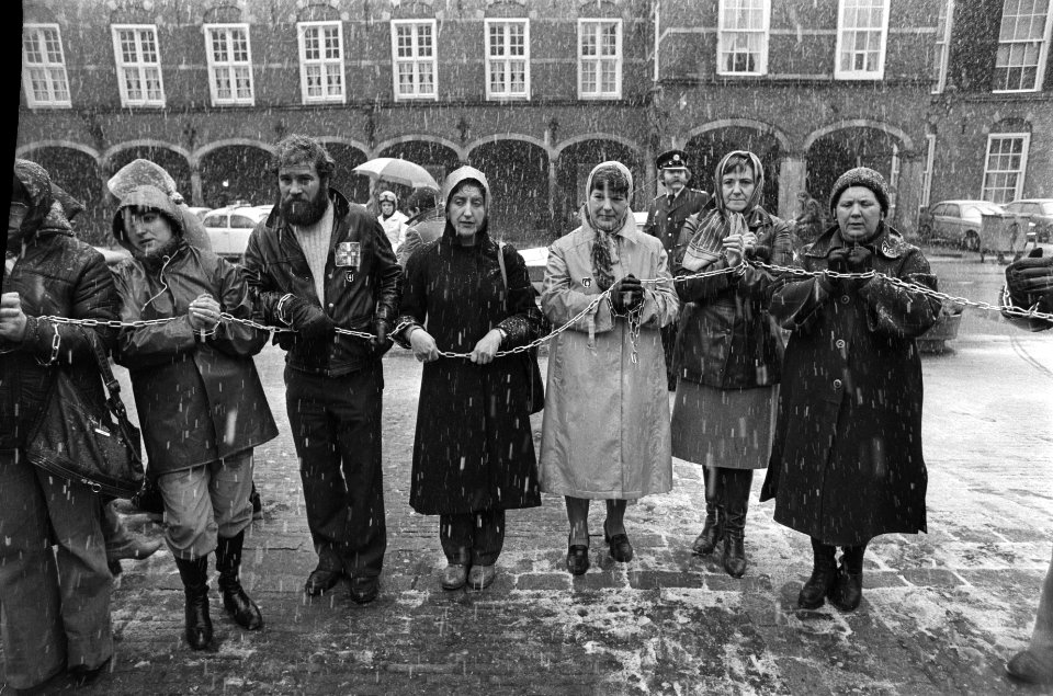 Demonstraties, vrouwen, Bestanddeelnr 930-1695