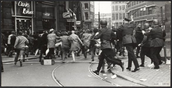 Demonstraties, rellen, politie, Bestanddeelnr 044-1080