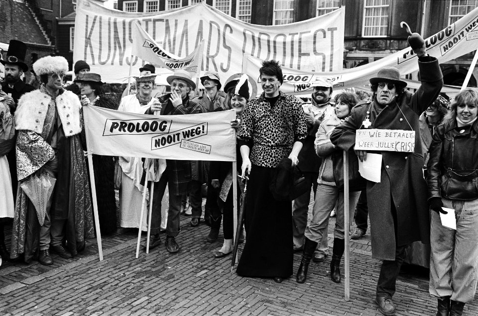 Demonstraties, artiesten, spandoeken, kostuums, Bestanddeelnr 932-4115