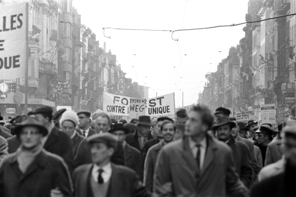 Demonstraties in Brussel tegen de Eenheidswet, demonstrerende stakers, Bestanddeelnr 911-9322