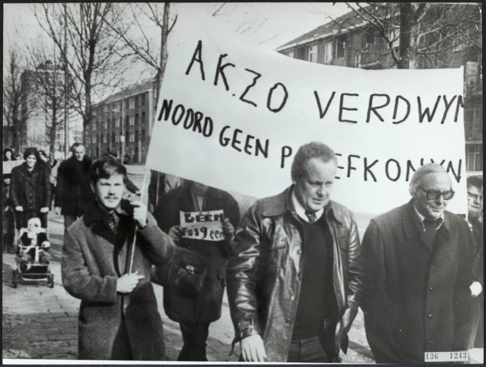 Demonstraties, fabrieken, milieuvervuiling, akzo, Bestanddeelnr 136-1243
