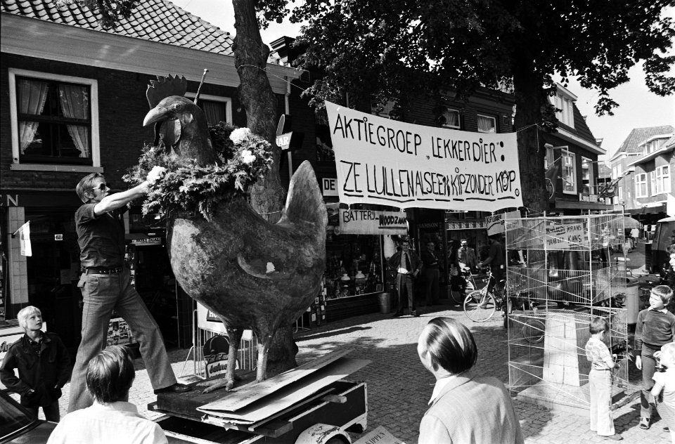 Demonstraties, bio-industrie, actiegroepen, dieren, spandoeken, milieubeweging, Bestanddeelnr 930-9359
