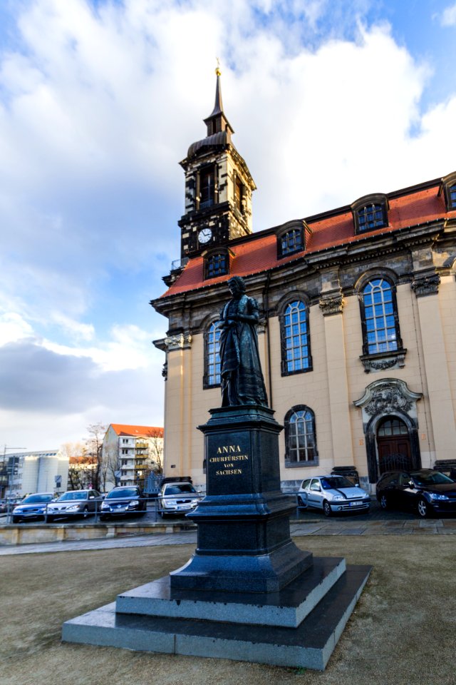 Denkmal Anna Churfürstin von Sachsen vor Annenkirche Dresden