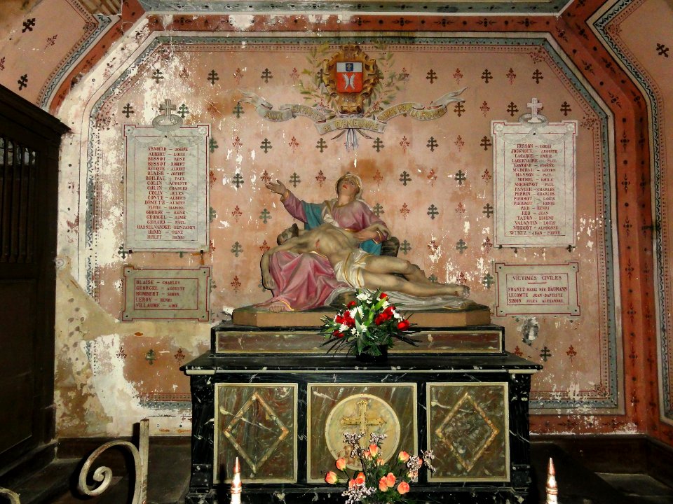 Deneuvre (M-et-M) église Saint-Rémy chapelle piéta et plaques monument aux morts
