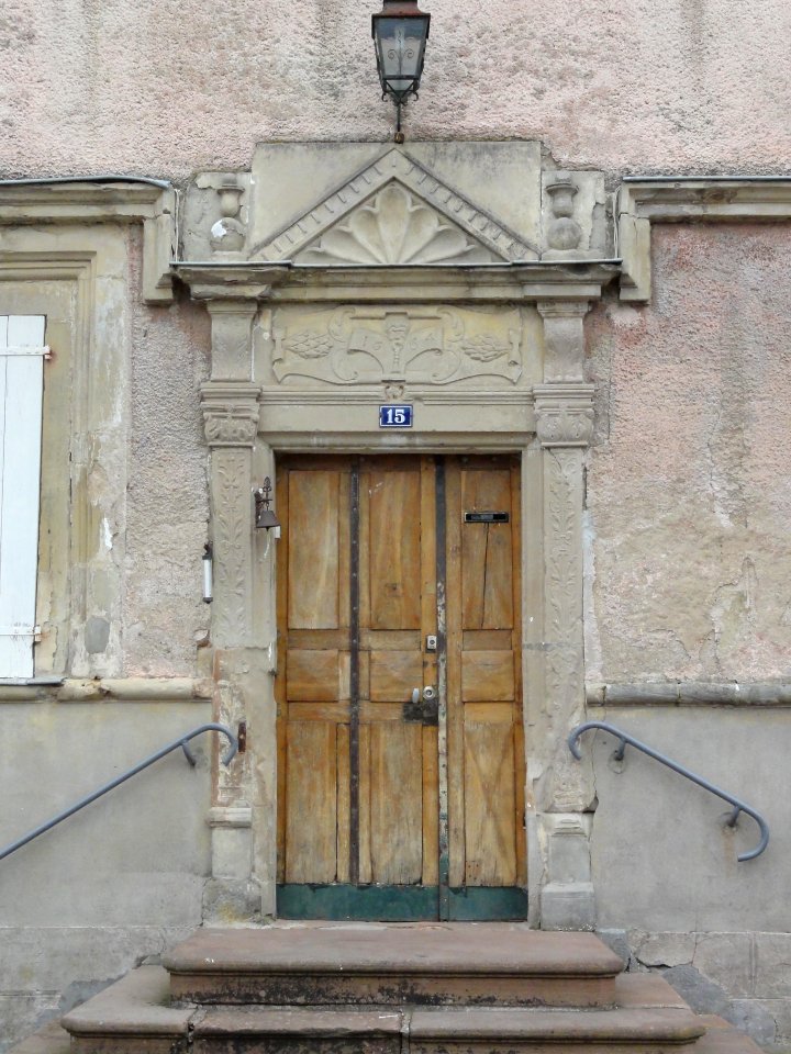 Deneuvre (M-et-M) porte monumentale de maison