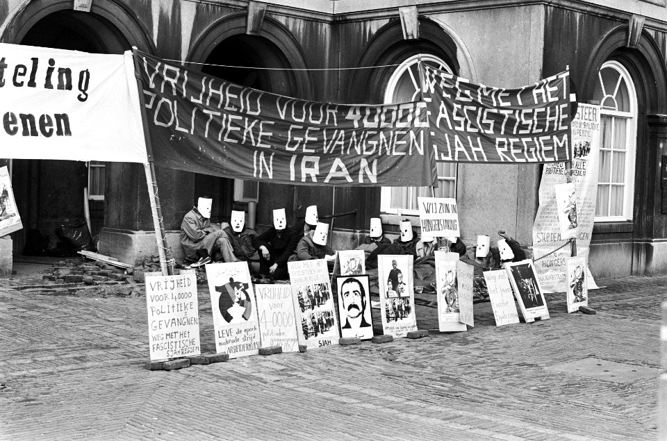 Demonstraties, spandoeken, maskers, Bestanddeelnr 927-9155