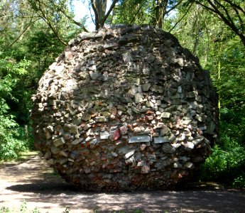 Denhaag kunstwerk puinbal