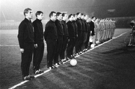 Denemarken tegen Luxemburg 1-0 Elftal Luxemburg en Denemarken, Bestanddeelnr 915-8619