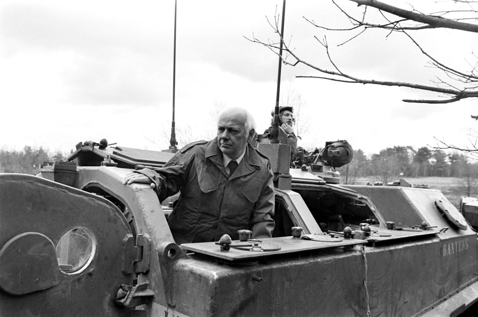 Den Uyl in een tank, Bestanddeelnr 929-1212