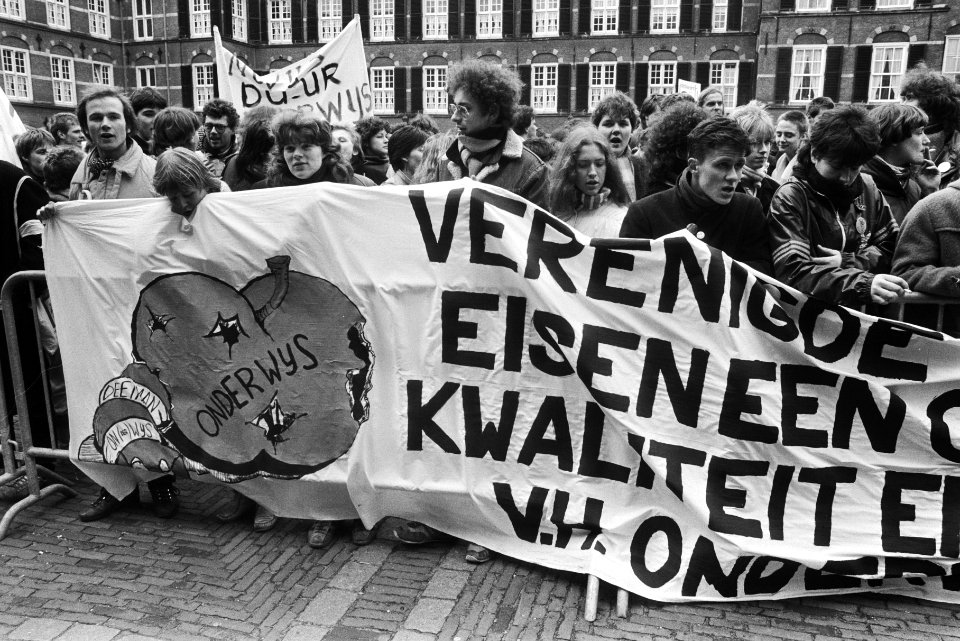 Demonstratie van studenten HBO op het Binnenhof tegen bezuinigingen, Bestanddeelnr 932-5168