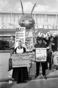 Demonstratie van leden van de Nederlandse Middenstands Partij, Bestanddeelnr 924-4907