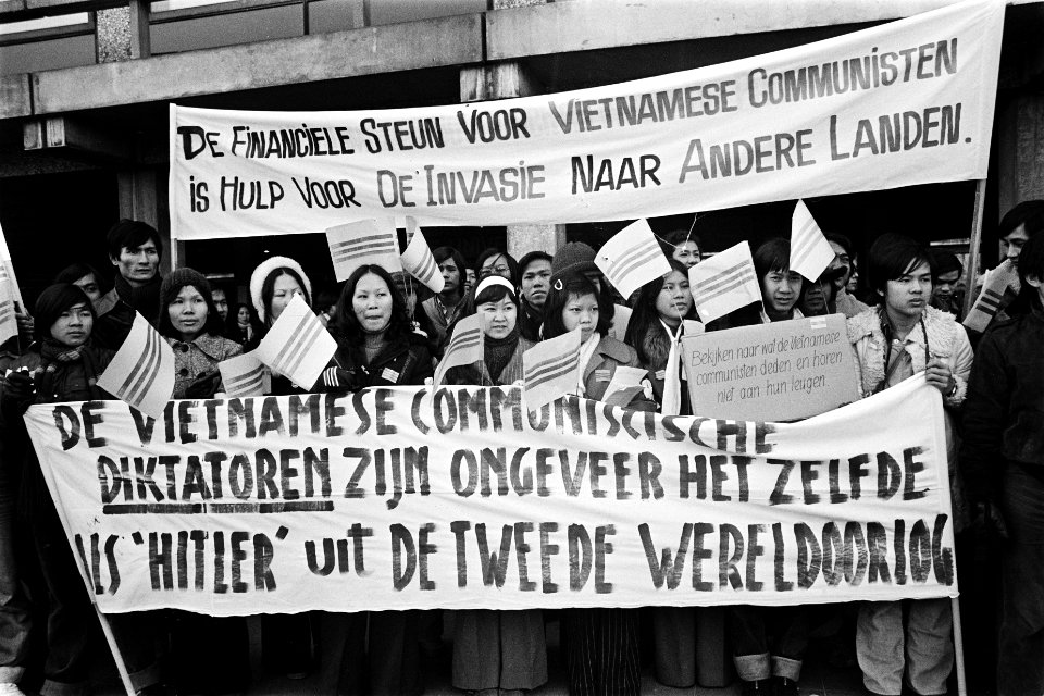 Demonstratie van in Nederland verblijvende Vietnamezen tegen politieke toestand , Bestanddeelnr 930-6829