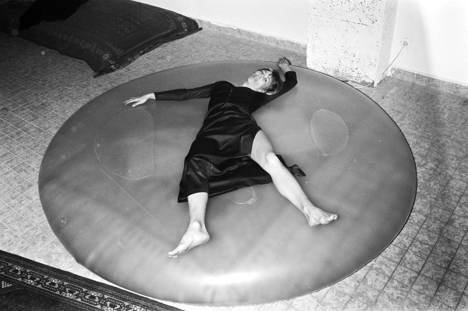 Demonstratie van een waterbed, Bestanddeelnr 924-5941