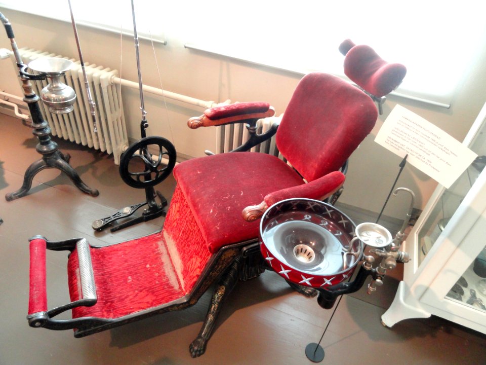 Dentist's chair - Arppeanum - DSC05418
