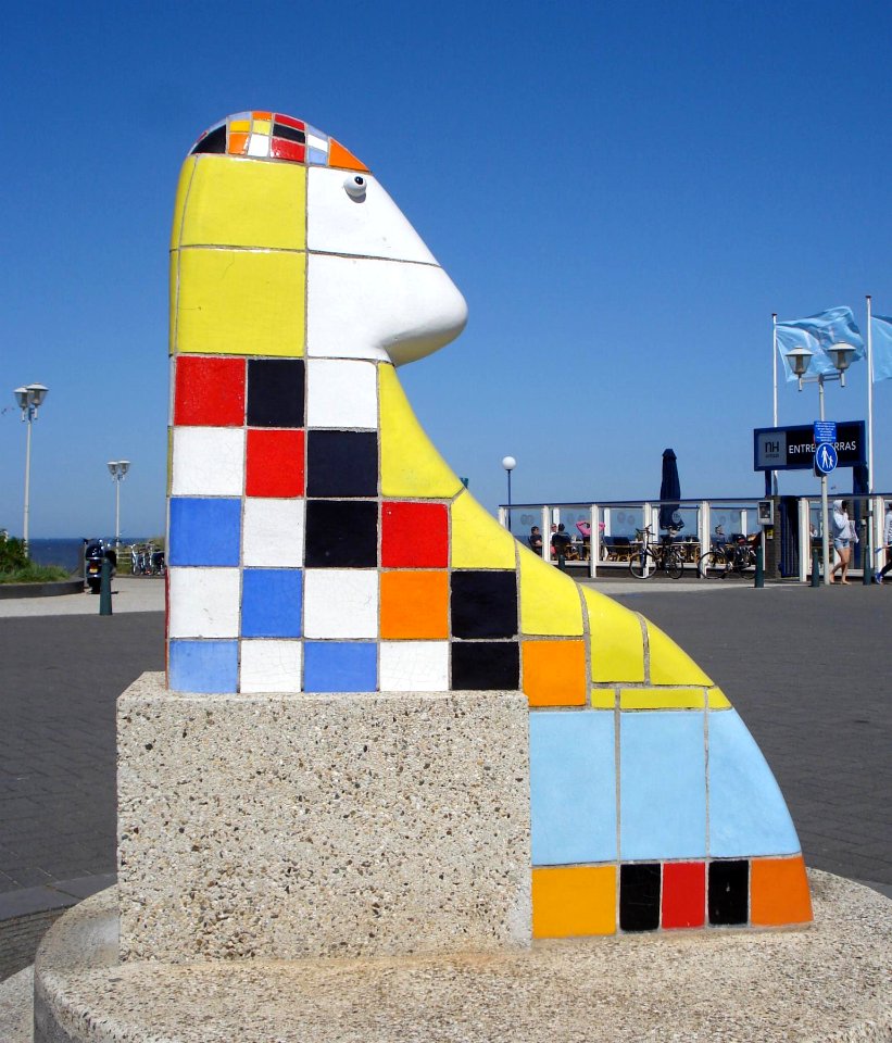 Denhaag kunstwerk vakantieganger