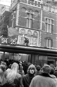 Demonstratie van plusminus 500 jongeren tegen de verhoging van de Amsterdamse tr, Bestanddeelnr 922-1546