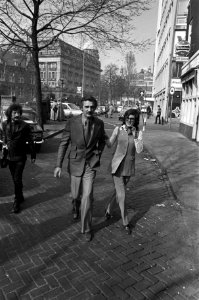 Dennis Weaver ( Mc Cloud ) in Amsterdam, Weaver op lijnbaansgracht in Amsterdam, Bestanddeelnr 926-2960