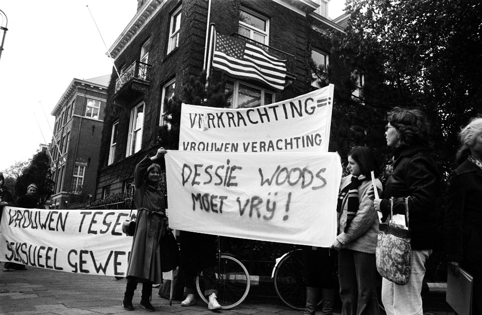 Demonstratie voor Amerikaans consulaat voor vrijlating Dessie Woods, Bestanddeelnr 929-9634