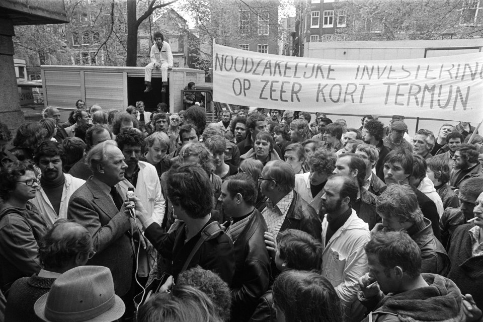 Demonstratie voor behoud abattoir in Amsterdam wethouder Kuypers spreekt de dem, Bestanddeelnr 929-1724