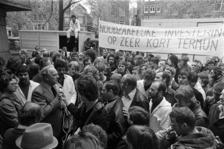 Demonstratie voor behoud abattoir in Amsterdam wethouder Kuypers spreekt de dem, Bestanddeelnr 929-1724